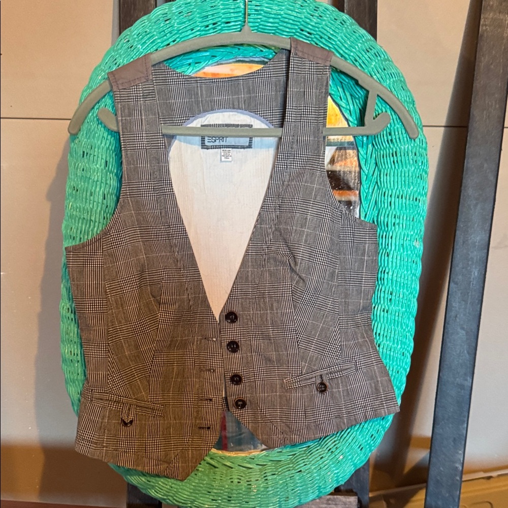 Esprit size 36 /small Checkered Vest in black & grey